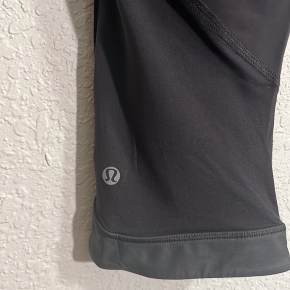 Lululemon Chase Me Crop II Leggings, size 12. - Picture 3 of 4
